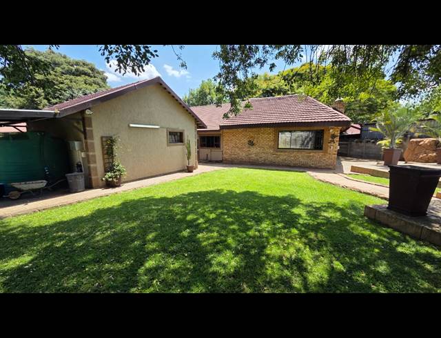3 BEDROOM FREEHOLD FOR SALE IN PROTEA PARK